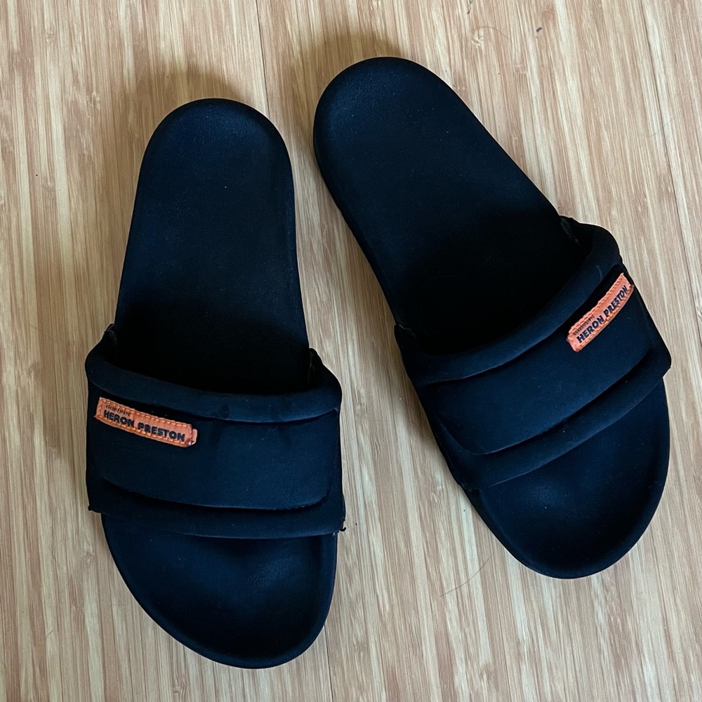 Heron Preston pool slides
